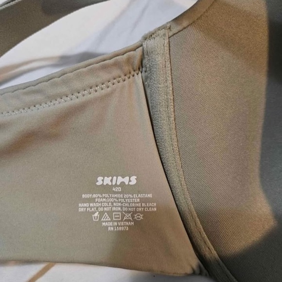 SKIMS Fits Everybody T-Shirt Bra - Talc - Picture 6 of 7